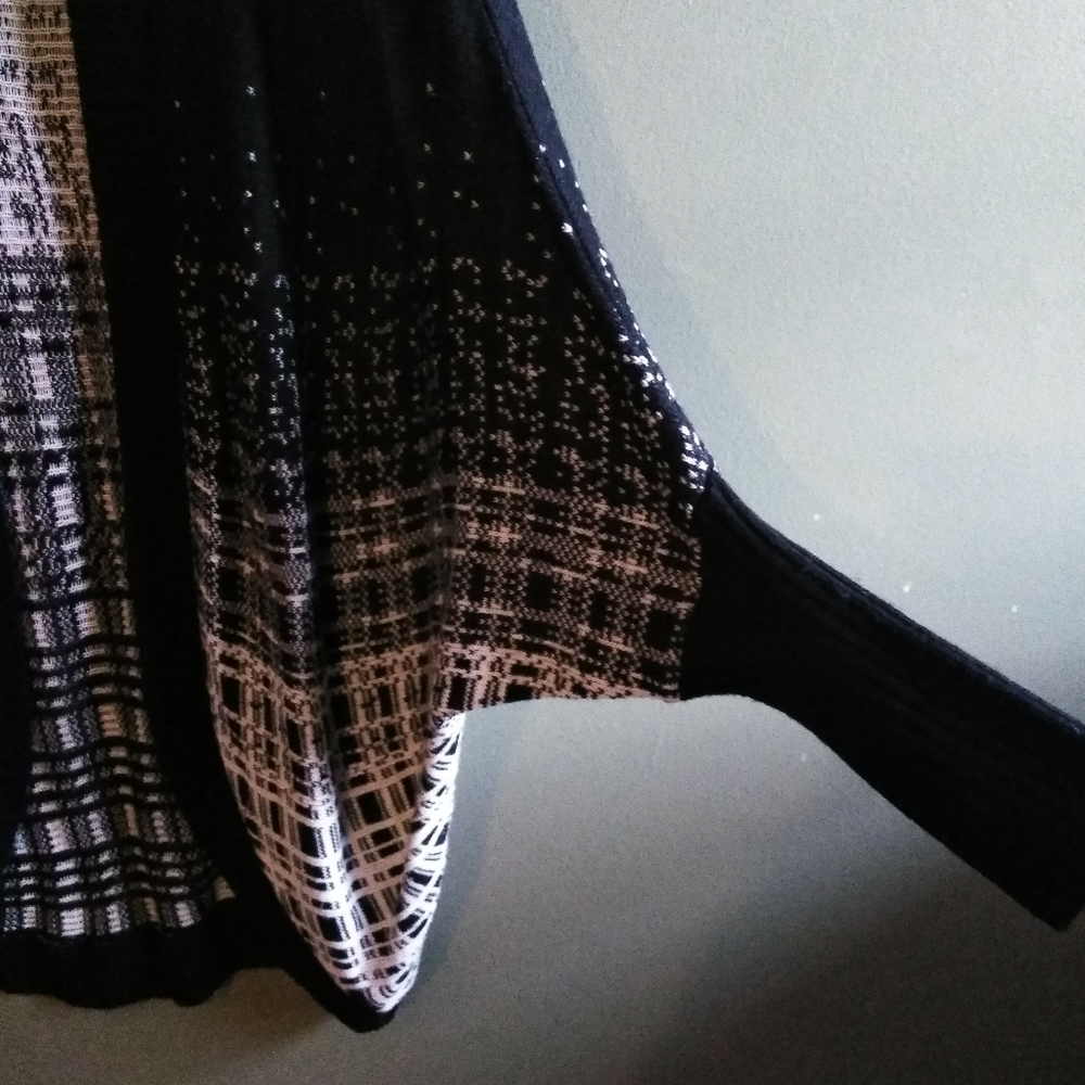 Sweaters - Picture 8 of 10